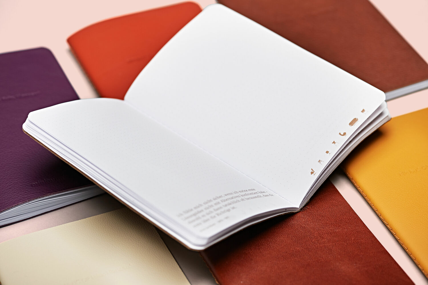 Gestaltung und Produktion des Fritz Hansen Notizbuch für minimum einrichten